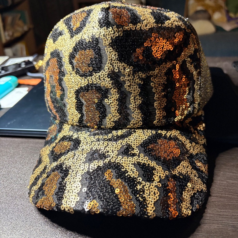 Women's Fashion Glittery Sequin Leopard Mesh Back Baseball Cap